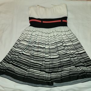 Vintage Charlotte Russe Black and White Belted Strapless Dress Size S
